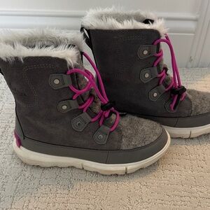 Sorel Kids Boots in Charcoal with Pink Highlights